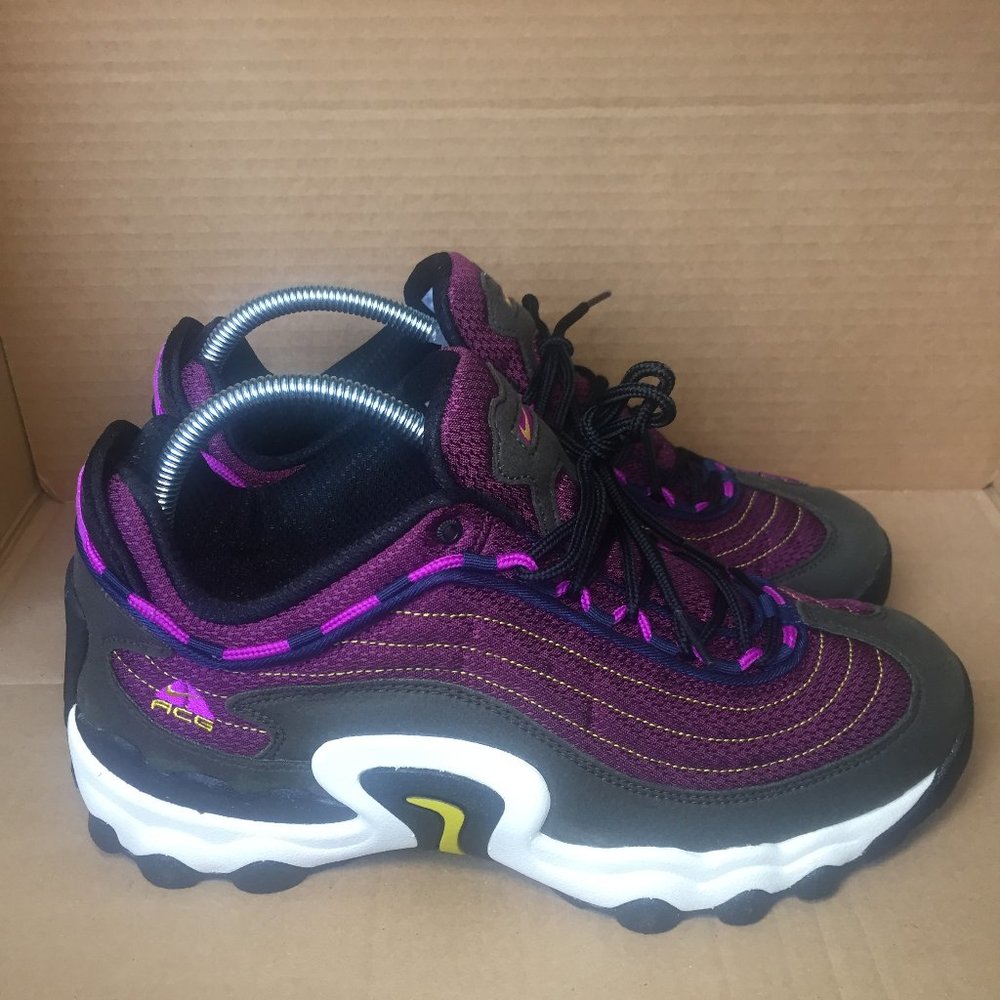 Nike Air Skarn **NEW**